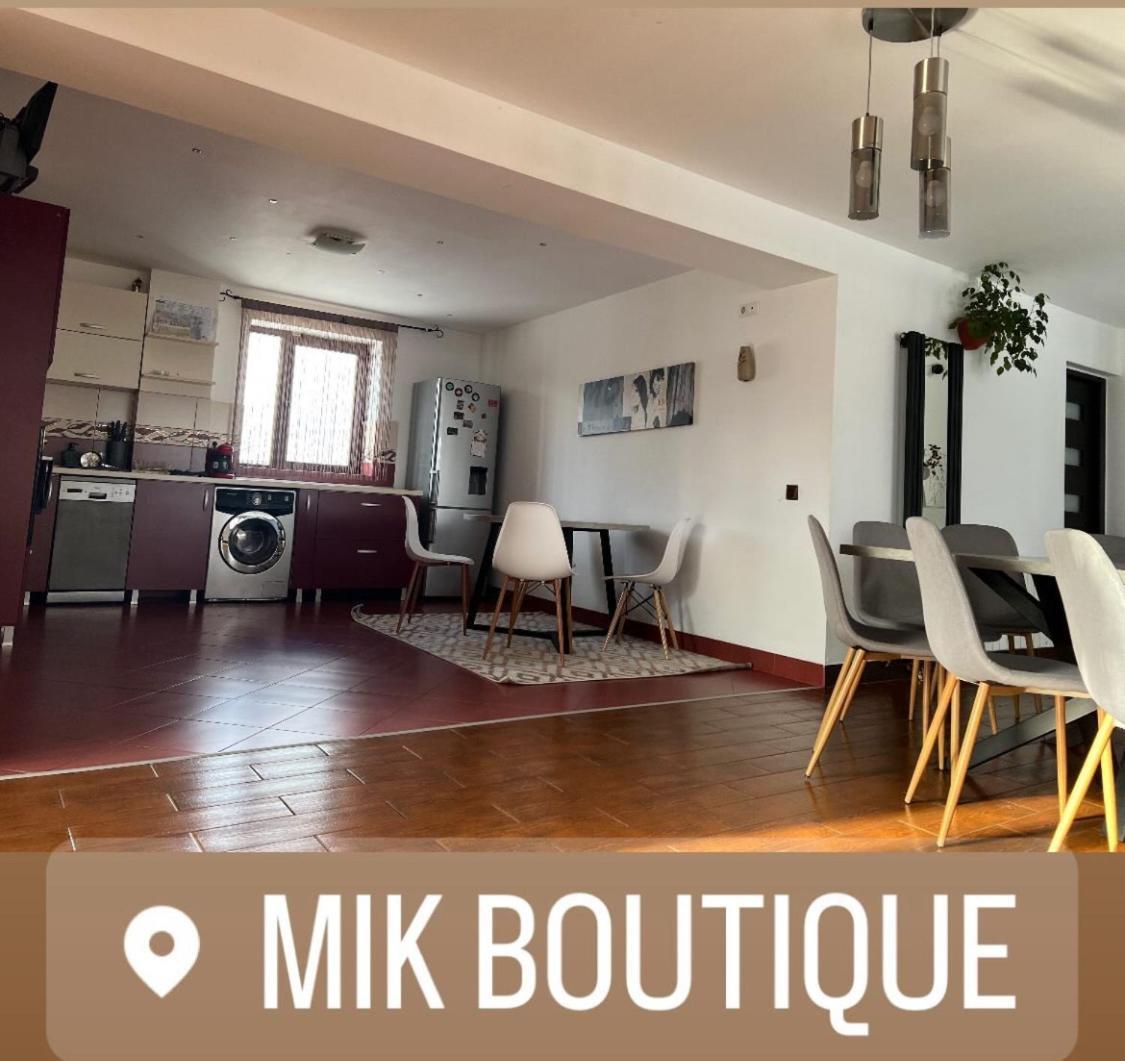 Vila Mik Guesthouse Sacele Exterior photo